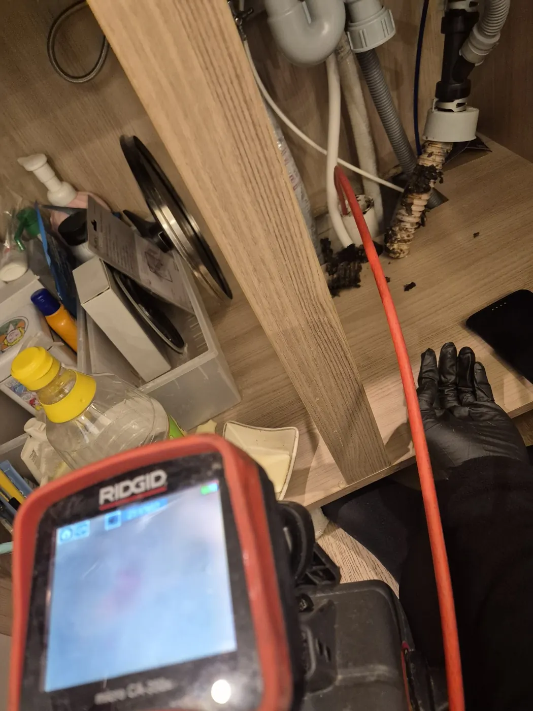 세면대 하부장 배수관 작업