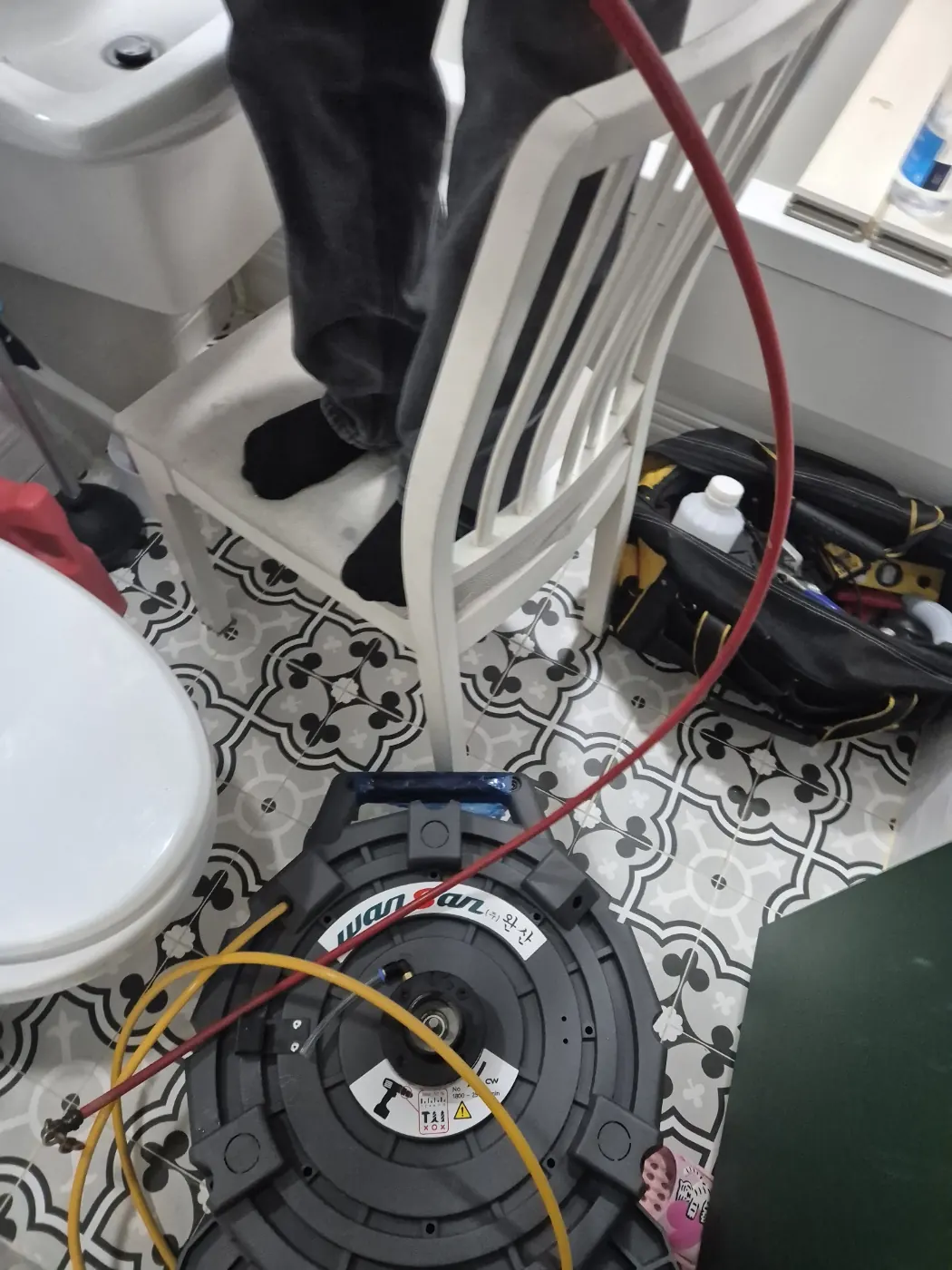 천장 배관 작업 전경
